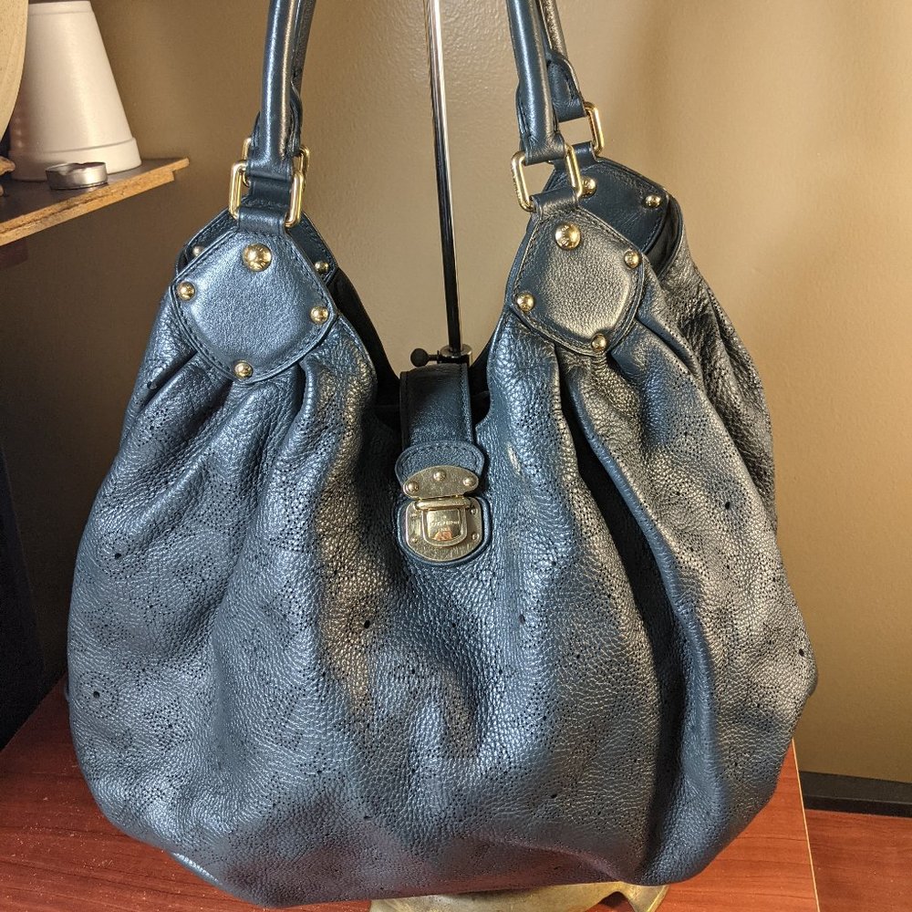 Auth Louis Vuitton  Mahina Large Leather bag